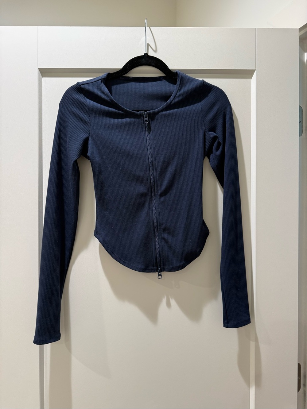 Alo Yoga Ribbed Stardust Jacket in Navy. Size XS. - Picture 3 of 4